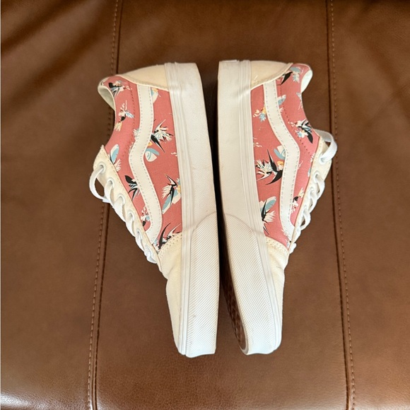 Vans Cream and Pink Sneakers Classic Style - Picture 3 of 9